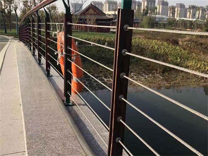 不锈钢钢丝绳护栏