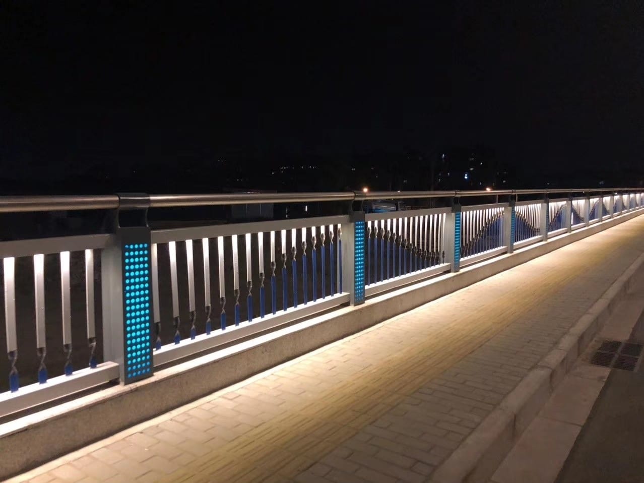 桥梁护栏后期怎么保护